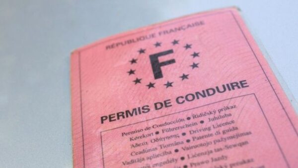 Photo du permis de conduire rose